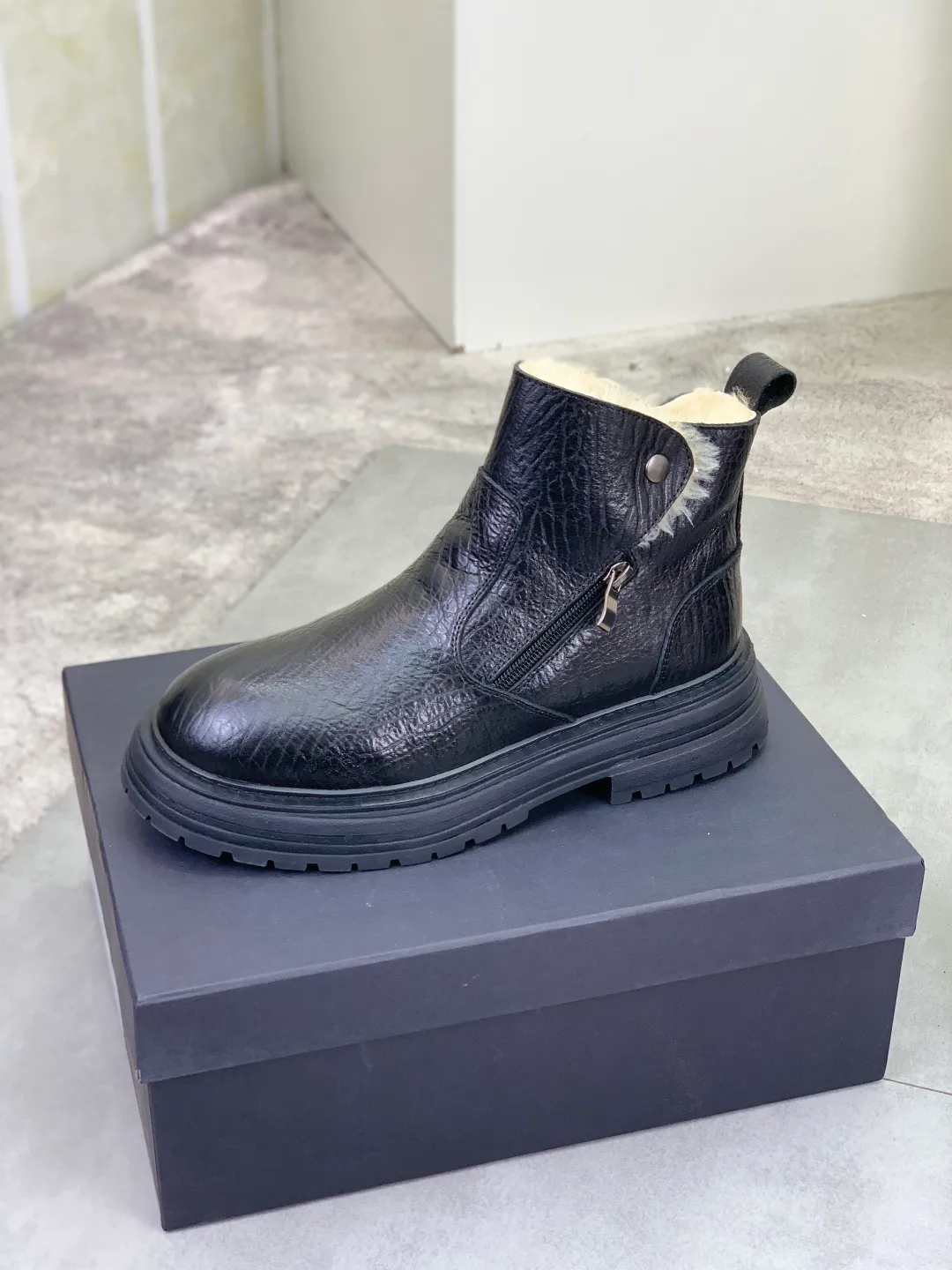 Men's men's shoes 💰P660 New arrival 🆕🆕🆕 IUGGI Men's British retro Martin boots Winter new men's outdoor hiking boots First layer of cowhide on the outside and wool on the inside Comfortable and warm Rubber sole sole Non-slip and firm Trendy and fashionable Casual and versatile Size: 38-44 (45 customized) Color: three colors